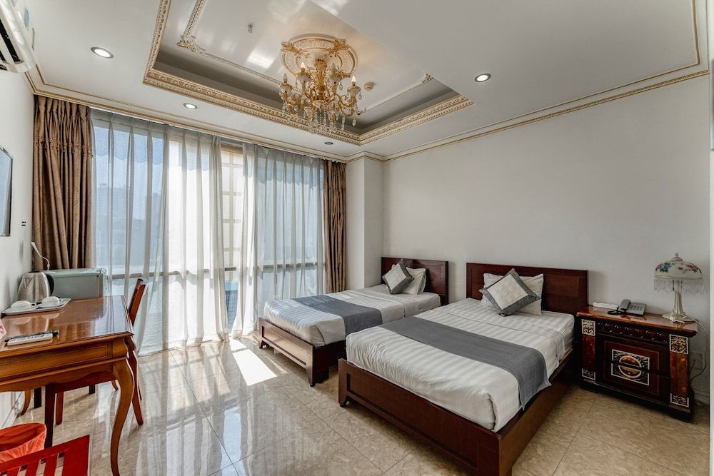 undefined Happyland Hotel 4