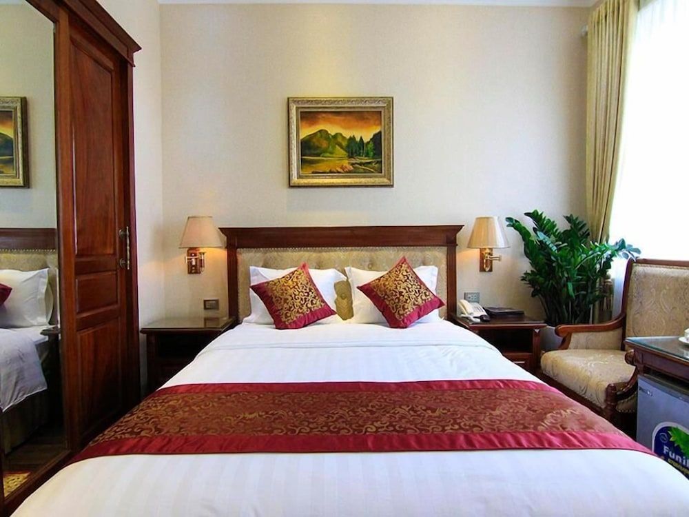 Violin Hotel Ha Noi Superior Double Room, Bathtub