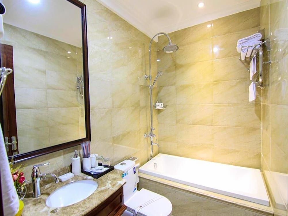 Violin Hotel Ha Noi Superior Double Room, Bathtub 4