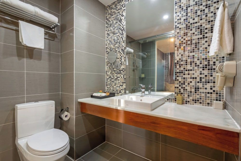 Royal Lotus Hotel Danang Superior Room - City View 9