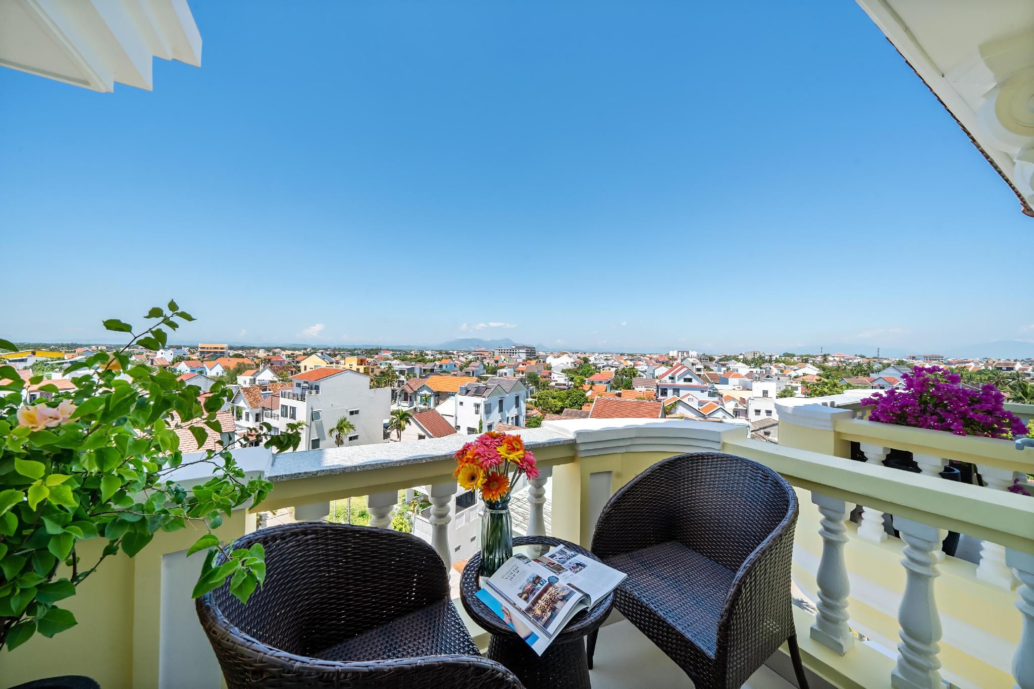 Le Pavillon Hoi An Luxury Resort & Spa Deluxe Balcony with Garden View 2