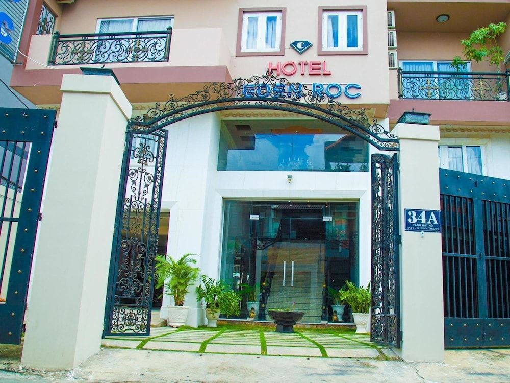 undefined Edenroc Hotel 5