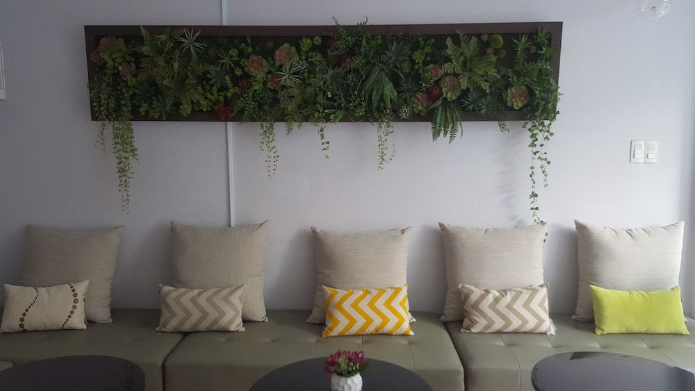 undefined Edenroc Hotel 9