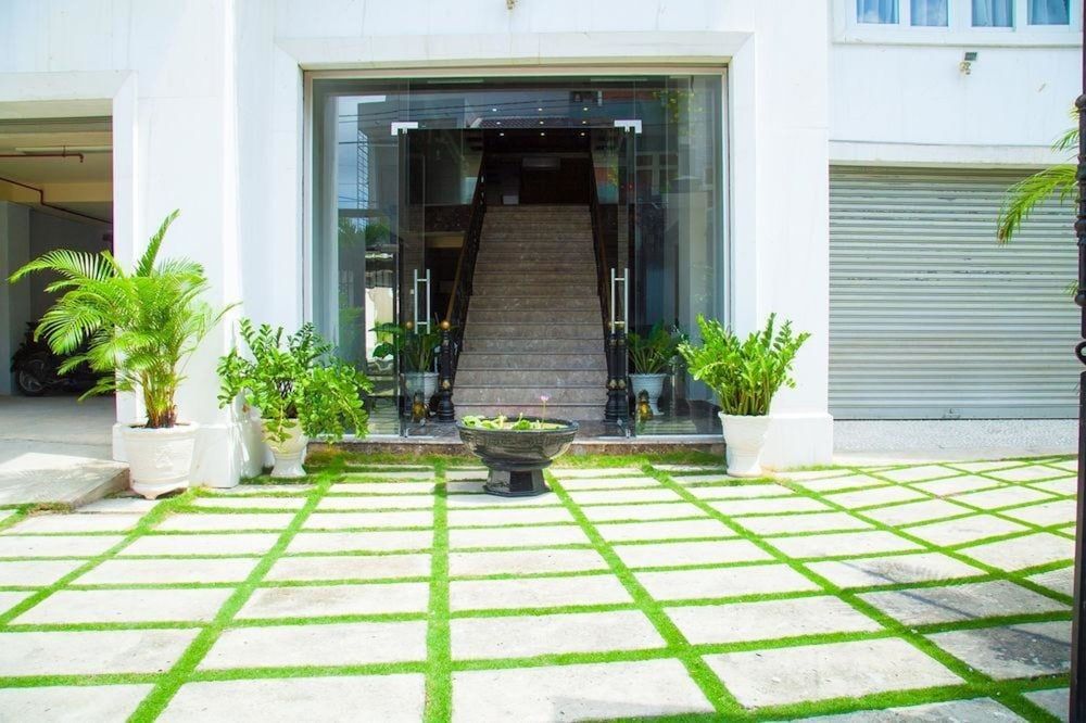 undefined Edenroc Hotel 6