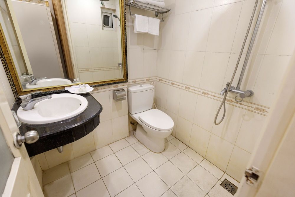 OYO 1158 Ngoc Trai Hotel Standard Double Room 11