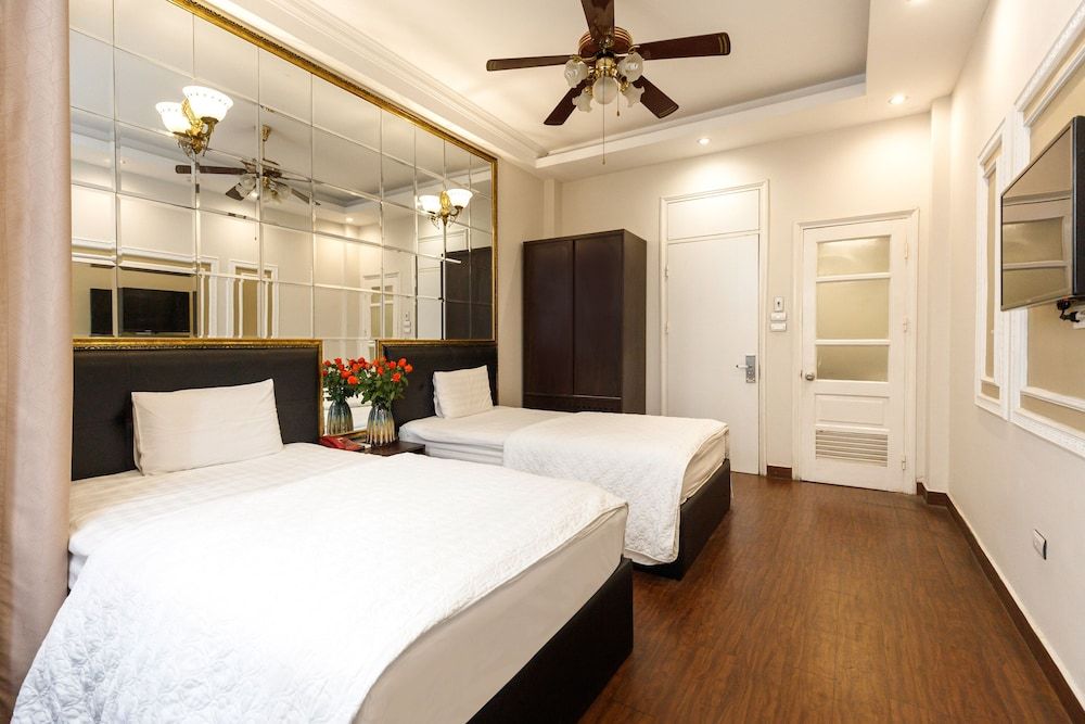 OYO 1158 Ngoc Trai Hotel Deluxe Twin Room 9