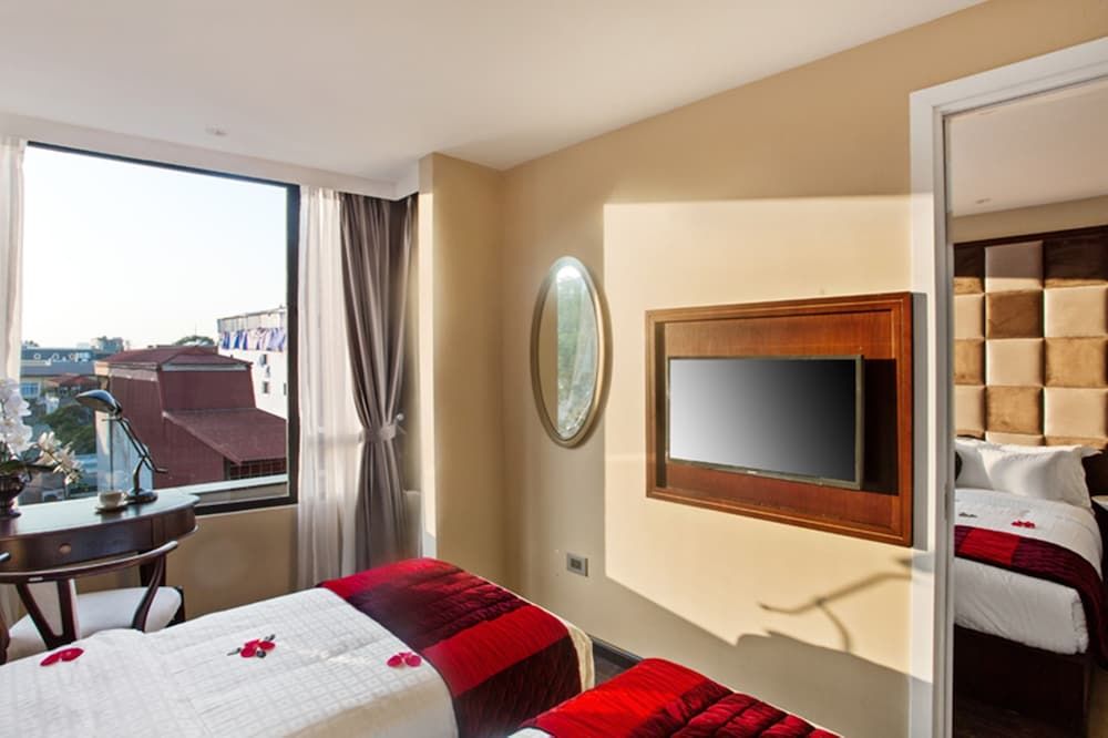 Connecting Room, City View