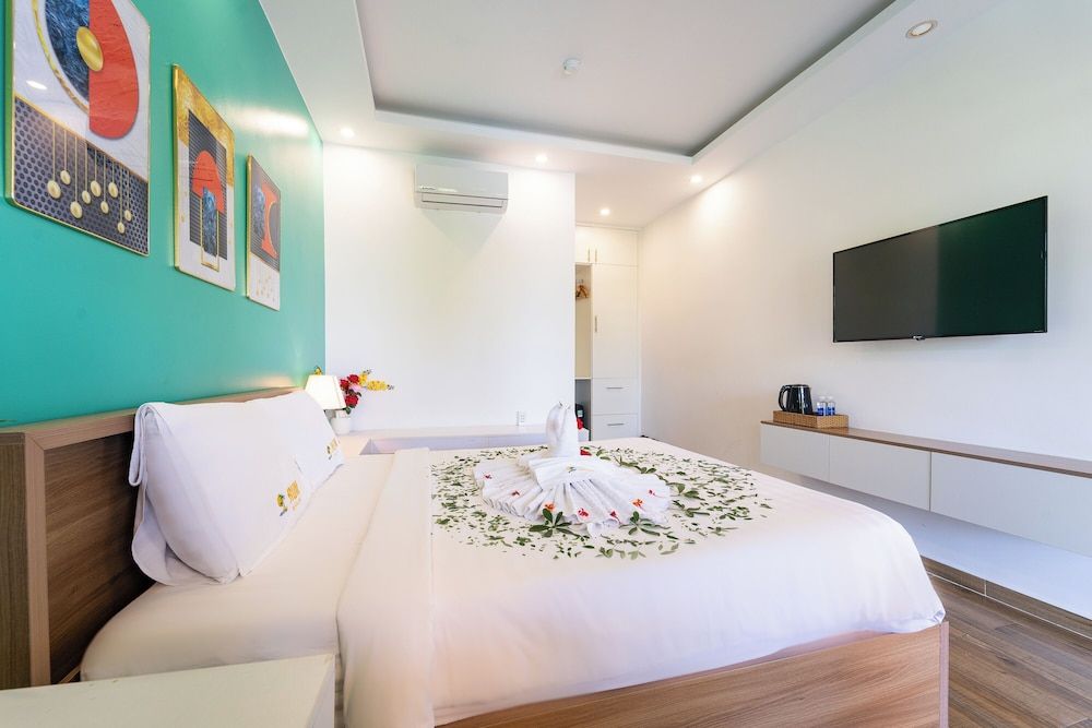 Deluxe Double Room, Pool View