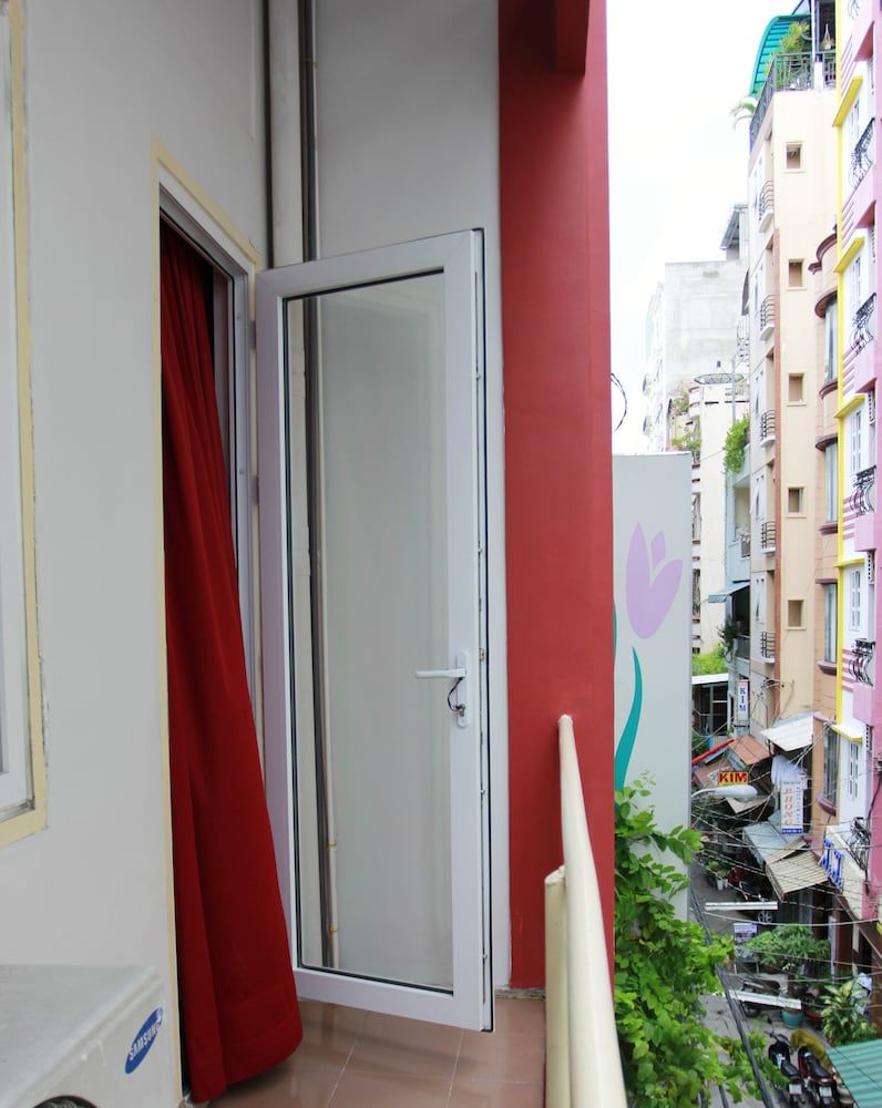 Quang Saigon Hotel Family Room 12