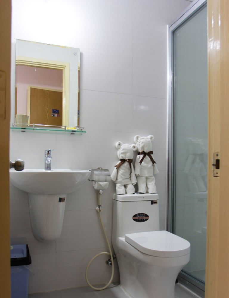 Quang Saigon Hotel Family Room 16