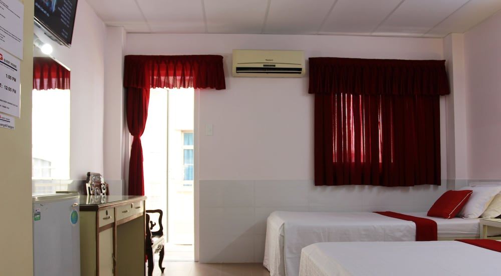 Quang Saigon Hotel Family Room 8