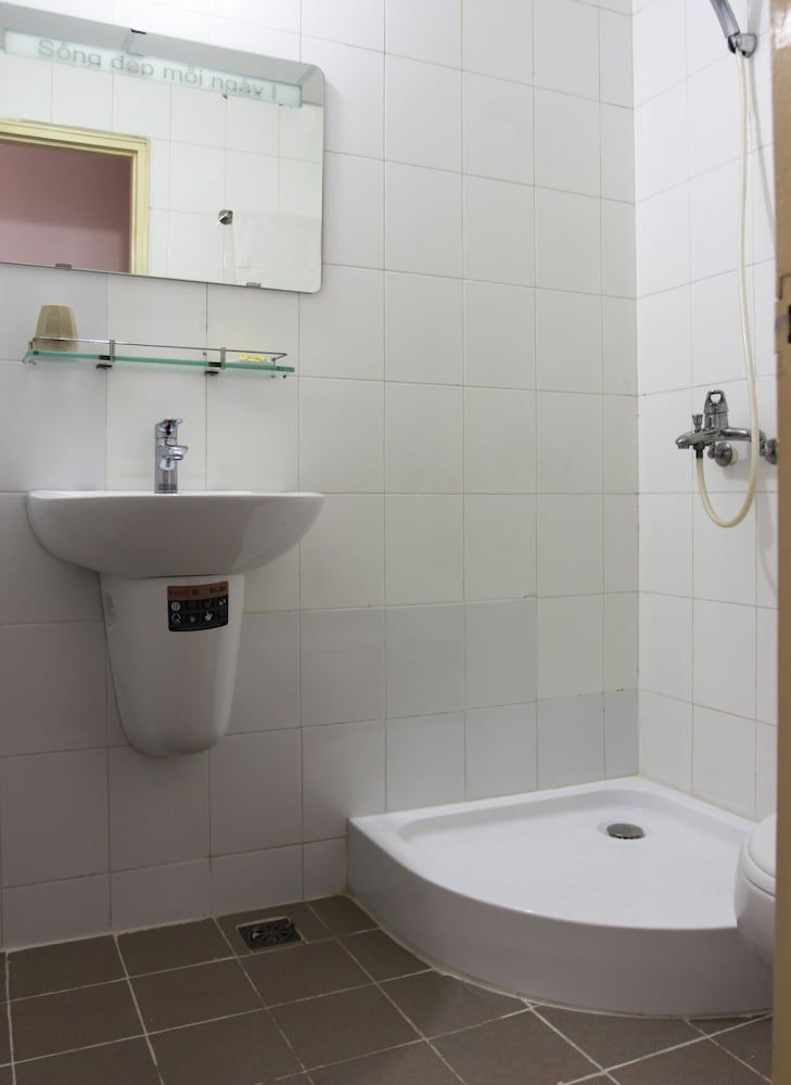 Quang Saigon Hotel Family Room 17