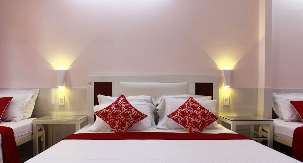 Quang Saigon Hotel Family Room 9