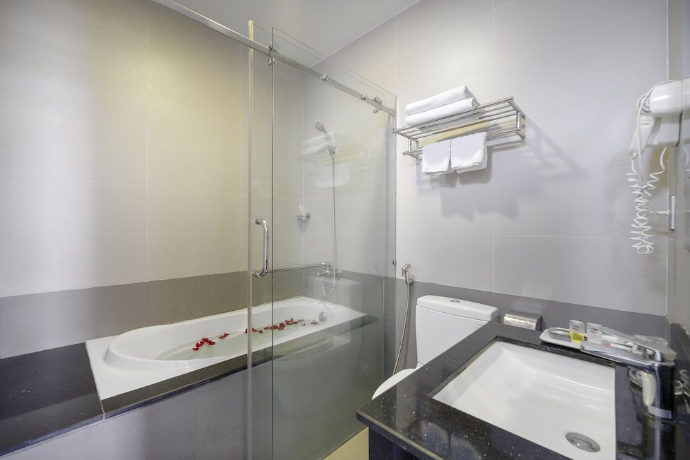 Shara Hotel Da Nang Luxury Double Room 6