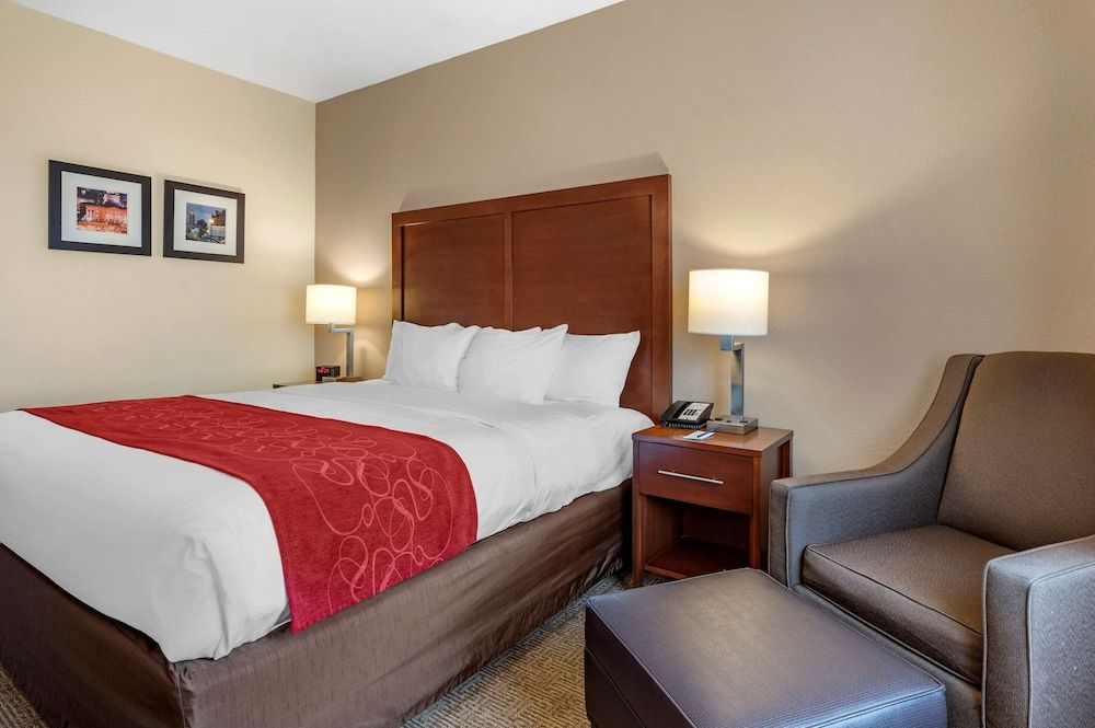 Comfort Suites Columbus West - Hilliard Room, 1 King Bed, Accessible, Non Smoking 3