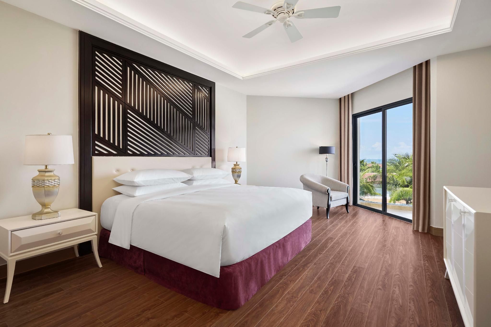 3 Bedroom Presidential Suite, Bedroom 1: 1 King, Bedroom 2: 1 King, Bedroom 3: 1 King, Balcony