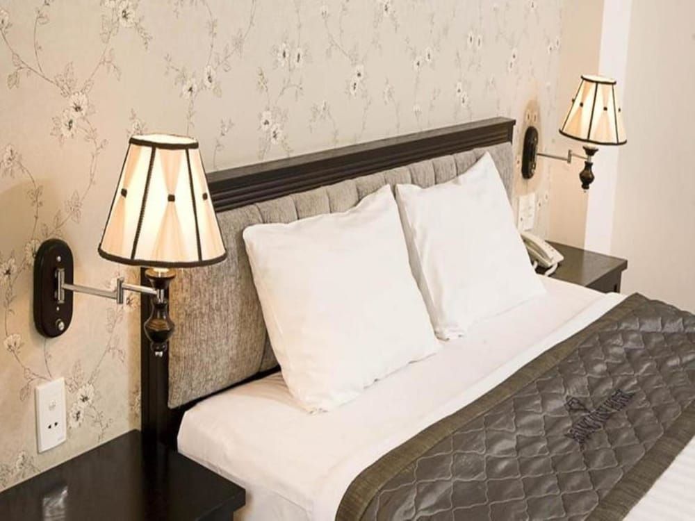 Hoang Vinh Hotel Standard Double Room 3