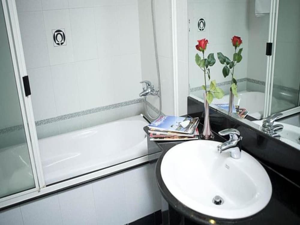 Hoang Vinh Hotel Standard Double Room 5