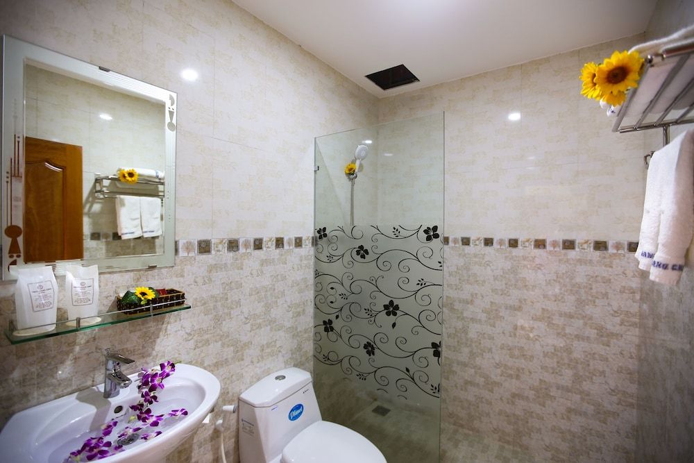 undefined Thanh Hoang Chau Hotel 7