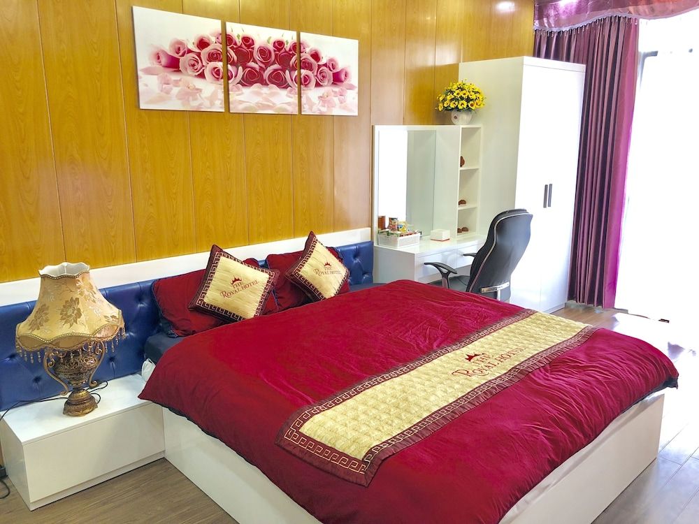 undefined The Royal Hotel 8