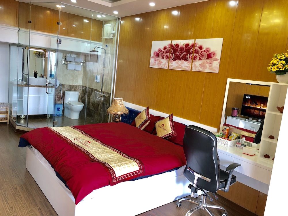 undefined The Royal Hotel 6