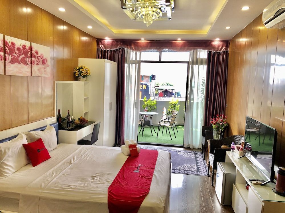 undefined The Royal Hotel 4