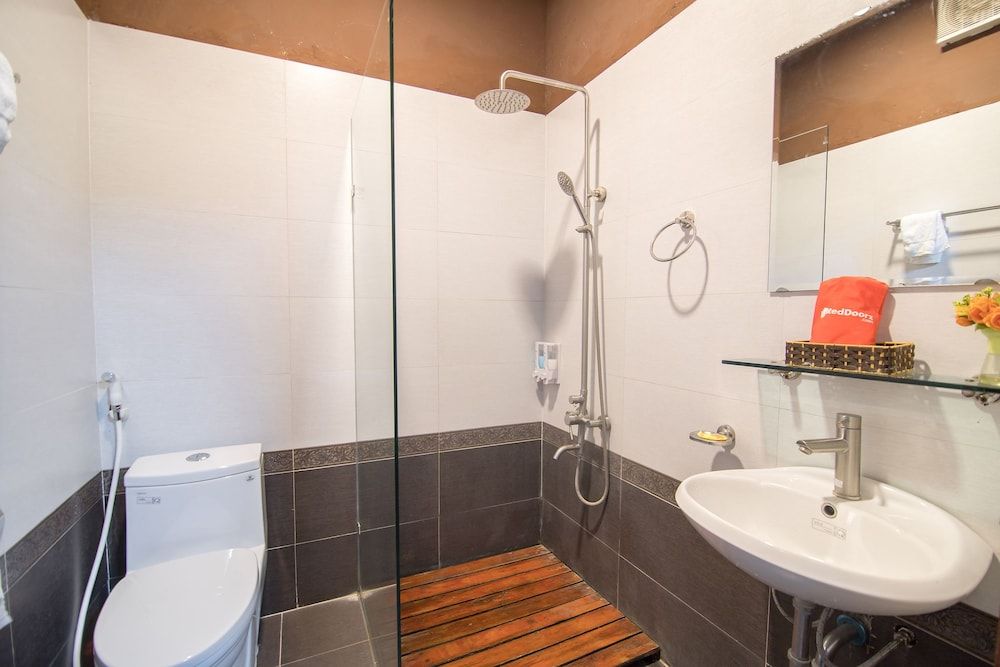 Green Hotel Superior Room 8