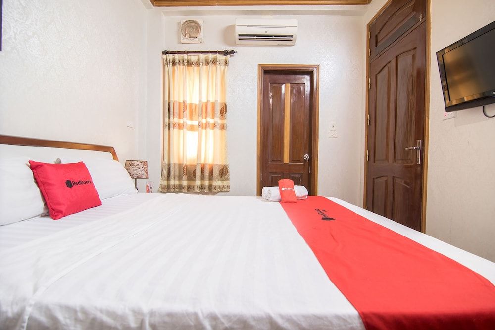 undefined Green Hotel 6