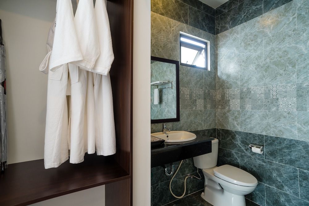 Vinci Villa Hoi An Superior Room, Balcony, Garden View 8