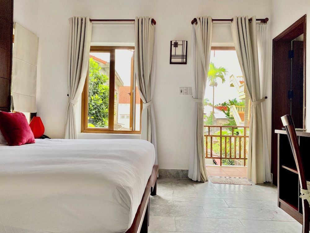 Villa Orchid Garden Riverside Hoi An Suite with Balcony 6