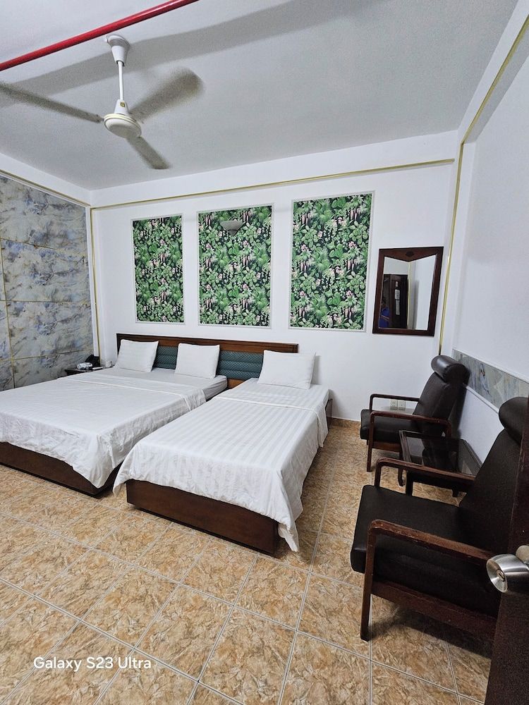 Trung Mai Hotel Standard Triple Room 5