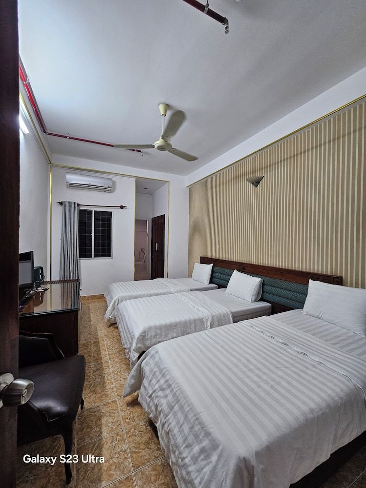 Trung Mai Hotel Standard Triple Room 6