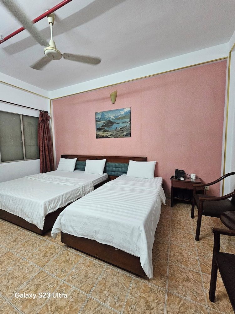 Trung Mai Hotel Standard Triple Room 2
