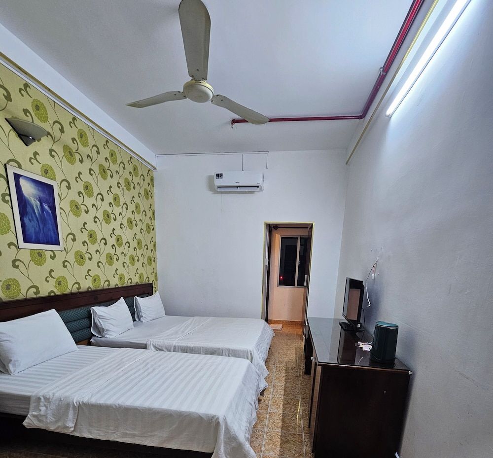 Trung Mai Hotel Standard Triple Room 8