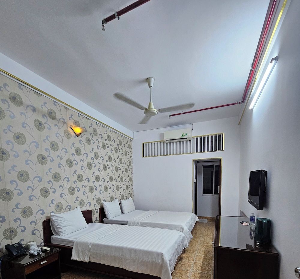 Trung Mai Hotel Standard Triple Room 12