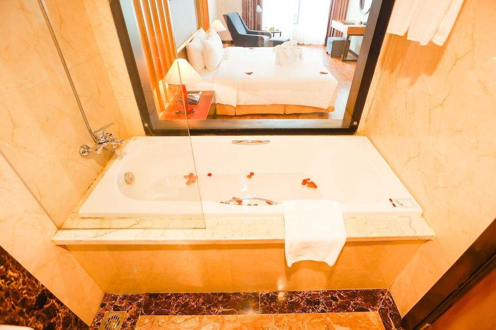 undefined Muong Thanh Luxury Nhat Le Hotel 9