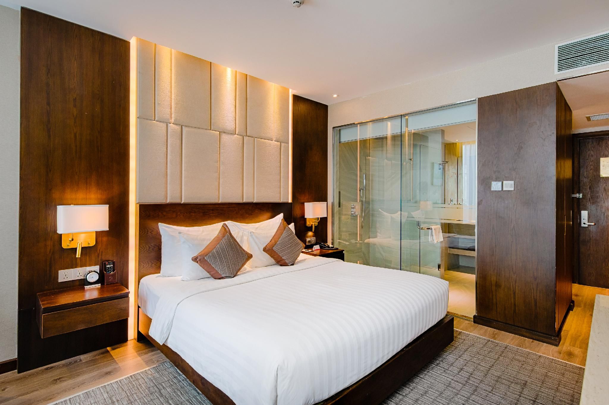 undefined New Orient Hotel Da Nang 7