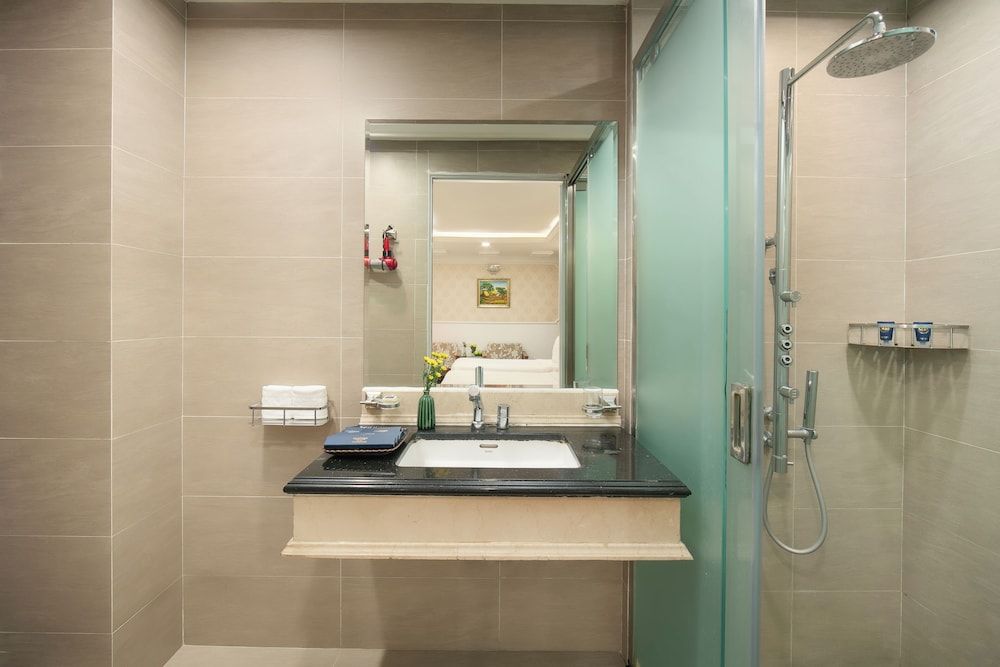 Premier suite - City view window