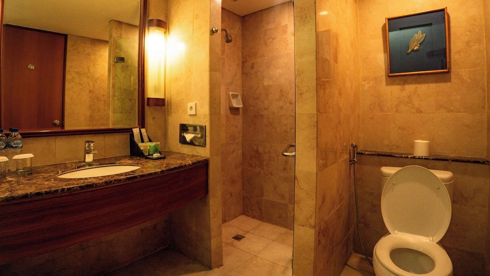 Kuta Paradiso Hotel Deluxe Room 7