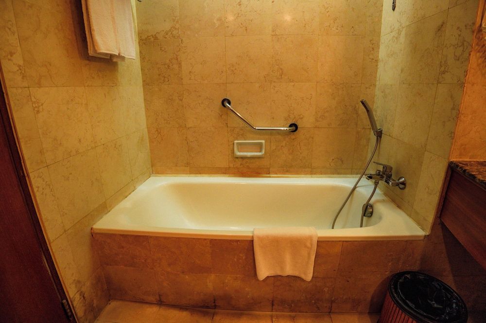 Kuta Paradiso Hotel Deluxe Room 12