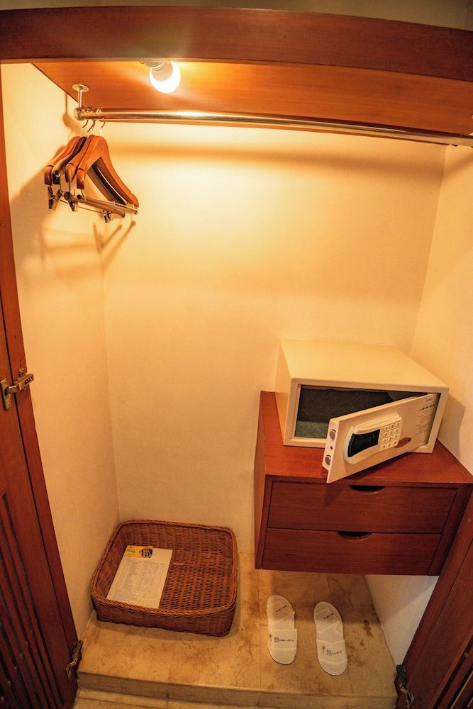 Kuta Paradiso Hotel Deluxe Room 17