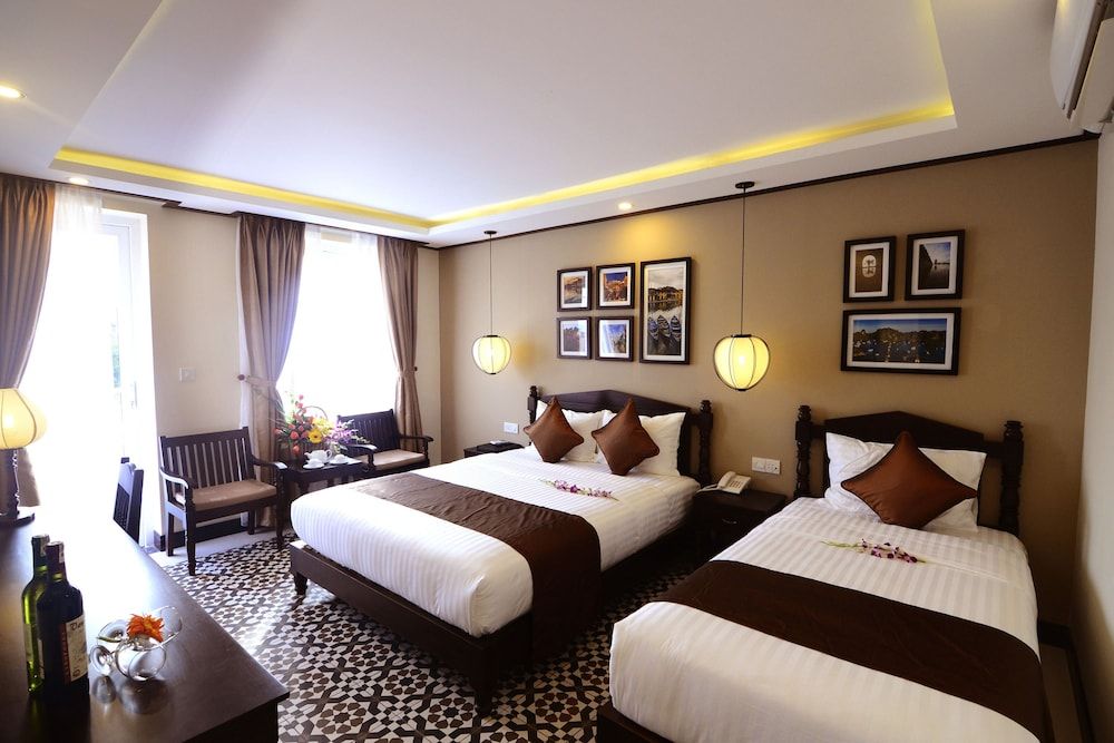 undefined Golden Bell Backpacker Hotel & Pool Bar 4