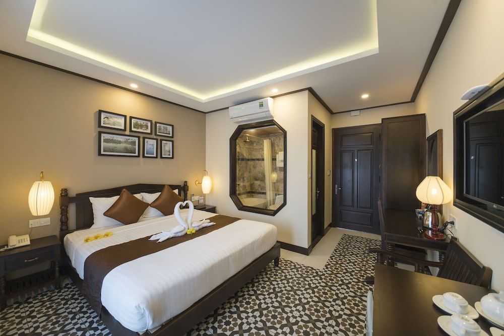 undefined Golden Bell Backpacker Hotel & Pool Bar 3