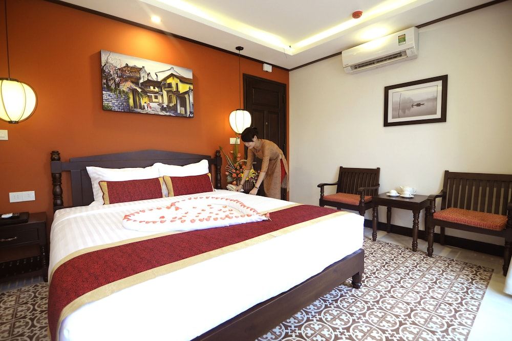 undefined Golden Bell Backpacker Hotel & Pool Bar 8
