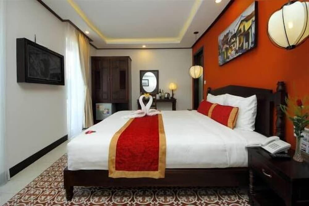 undefined Golden Bell Backpacker Hotel & Pool Bar 9