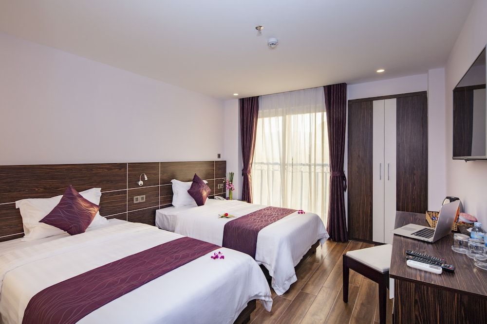 Club Triple Room, Window, City View