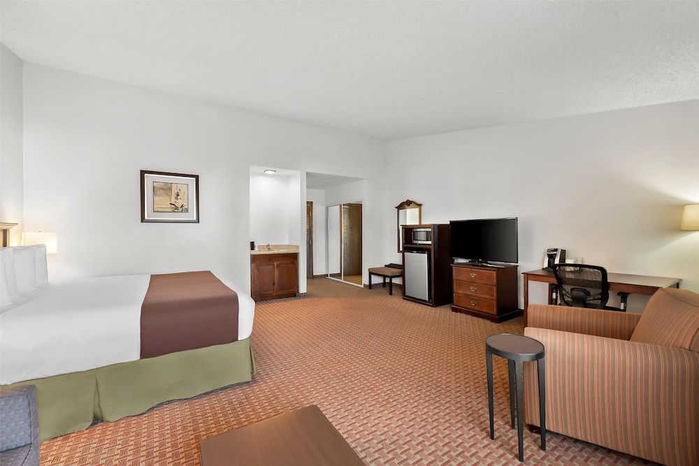 Best Western Chieftain Inn Standard Room, 1 King Bed, Non Smoking, Hot Tub (Larger Room;with Sofabed)