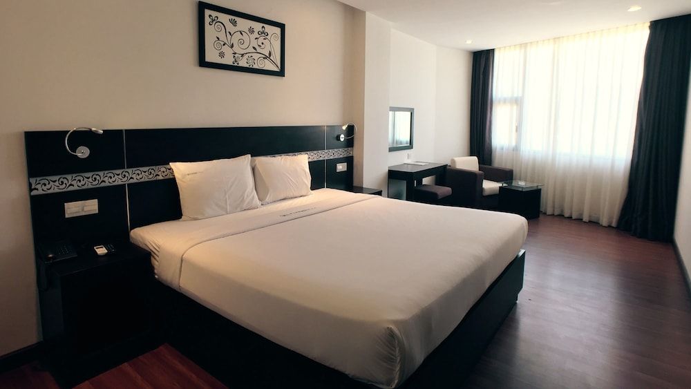 Sea Garden Hotel Deluxe Room 8