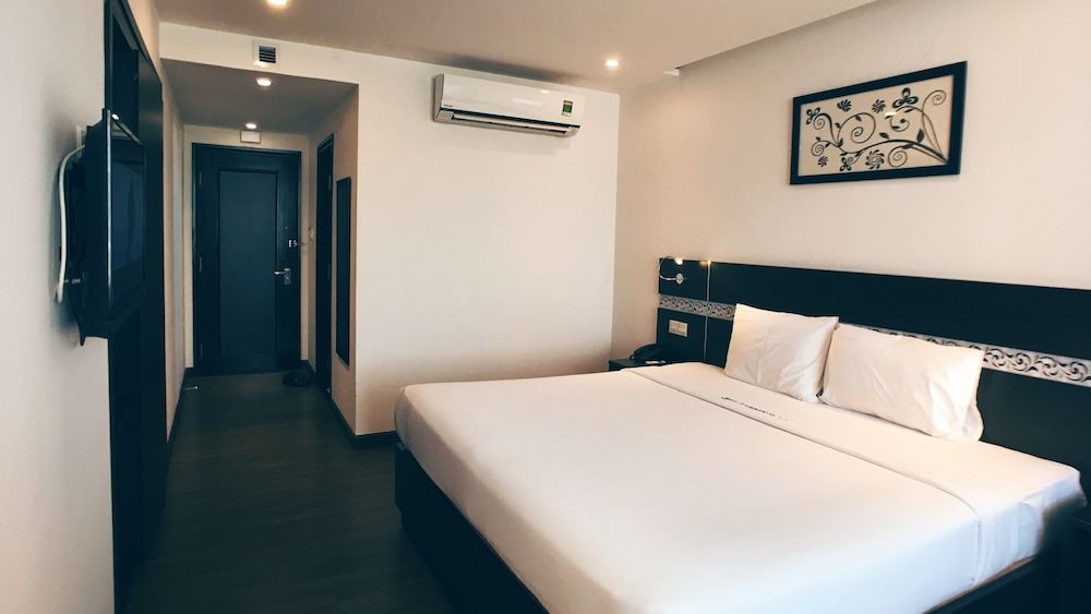 Sea Garden Hotel Deluxe Room 6