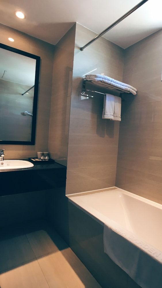 Sea Garden Hotel Deluxe Room 7